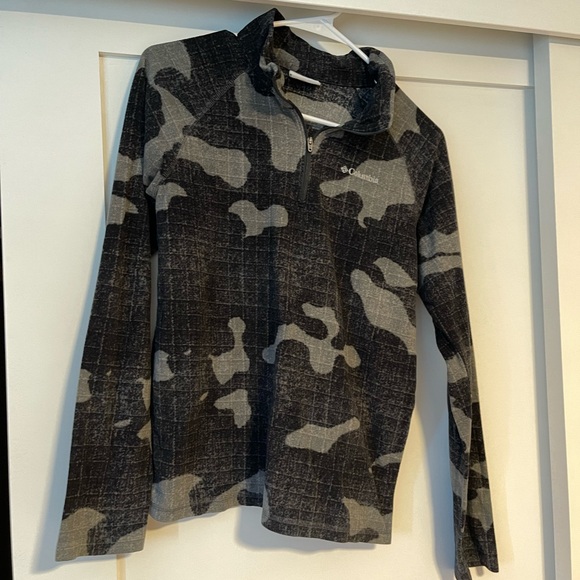 Columbia Tops - Columbia pullover